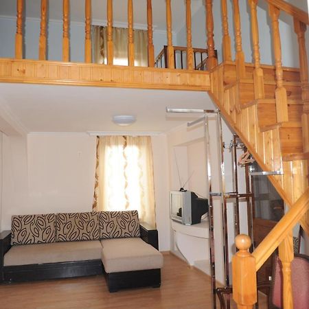 Apartment On Prospekt Mira 71 수쿰 외부 사진