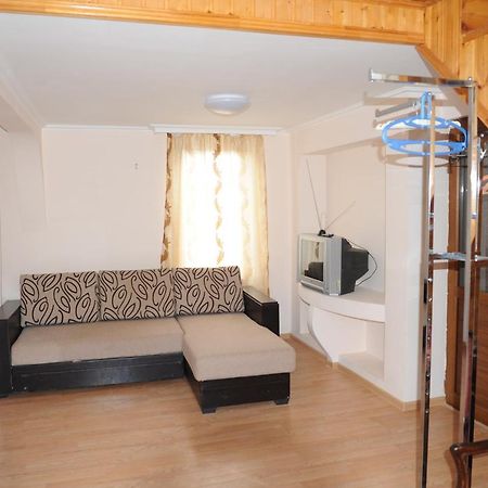 Apartment On Prospekt Mira 71 수쿰 외부 사진