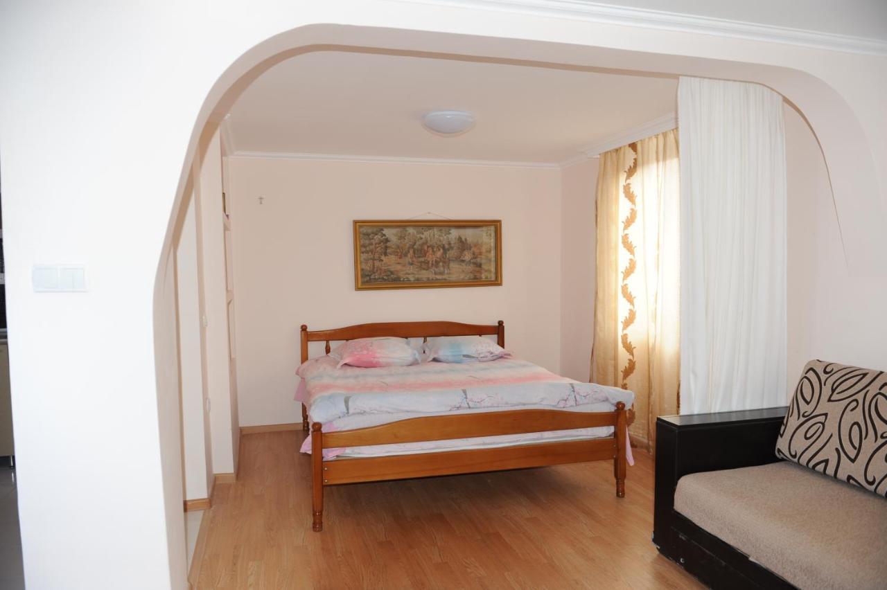 Apartment On Prospekt Mira 71 수쿰 외부 사진