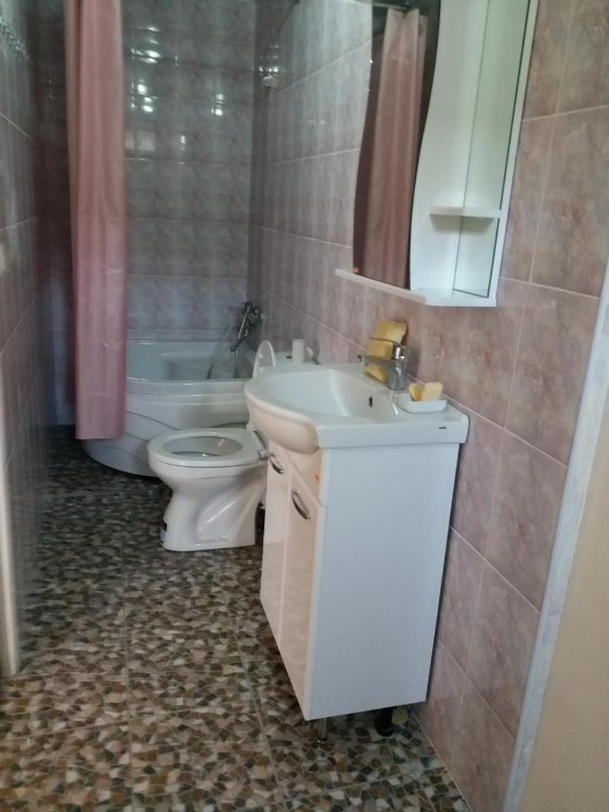 Apartment On Prospekt Mira 71 수쿰 외부 사진