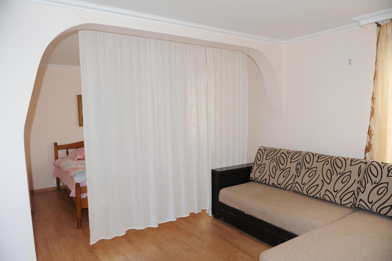 Apartment On Prospekt Mira 71 수쿰 외부 사진