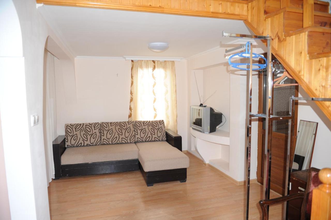 Apartment On Prospekt Mira 71 수쿰 외부 사진