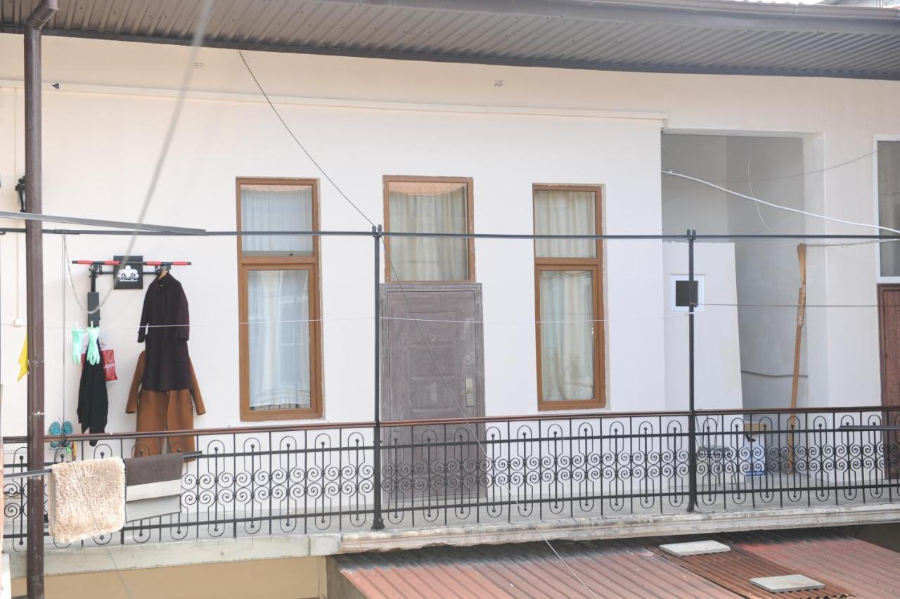 Apartment On Prospekt Mira 71 수쿰 외부 사진