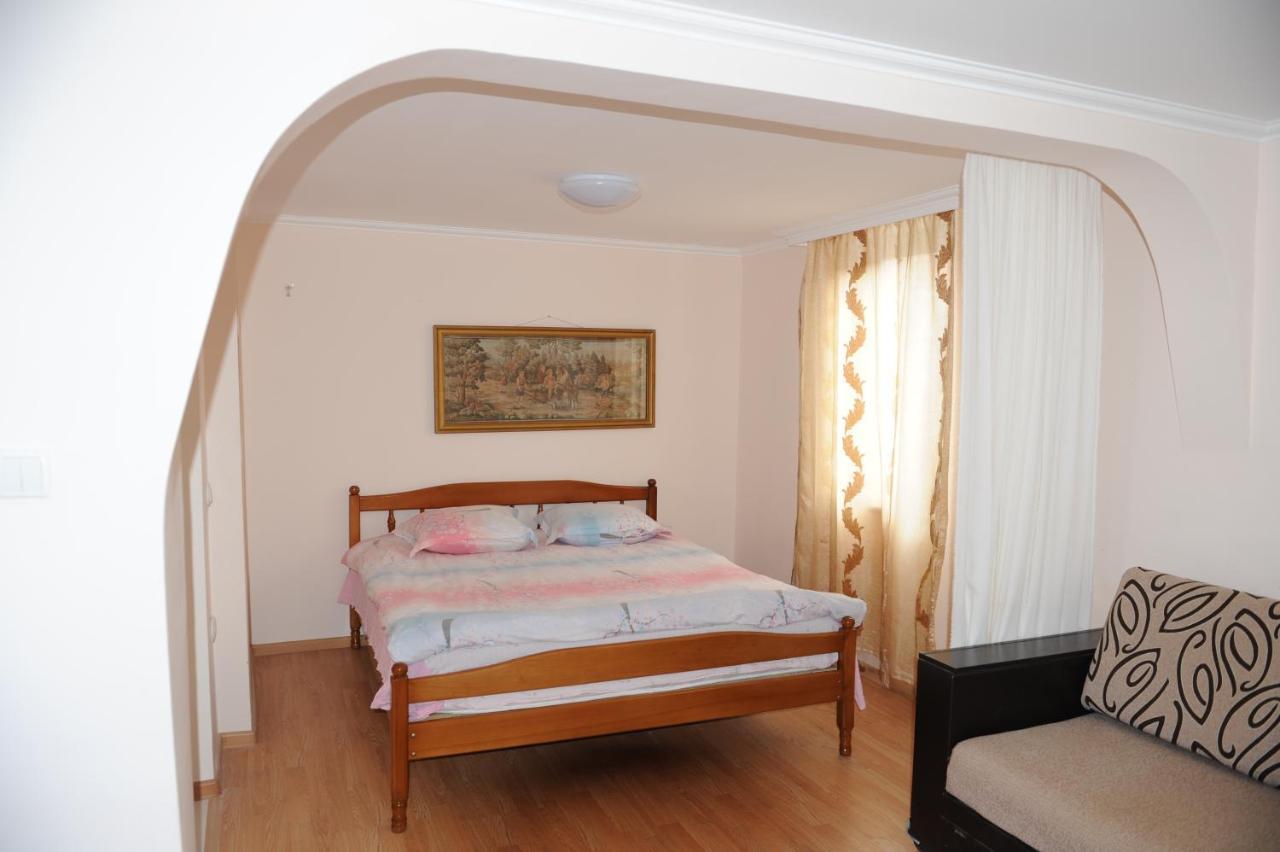 Apartment On Prospekt Mira 71 수쿰 외부 사진