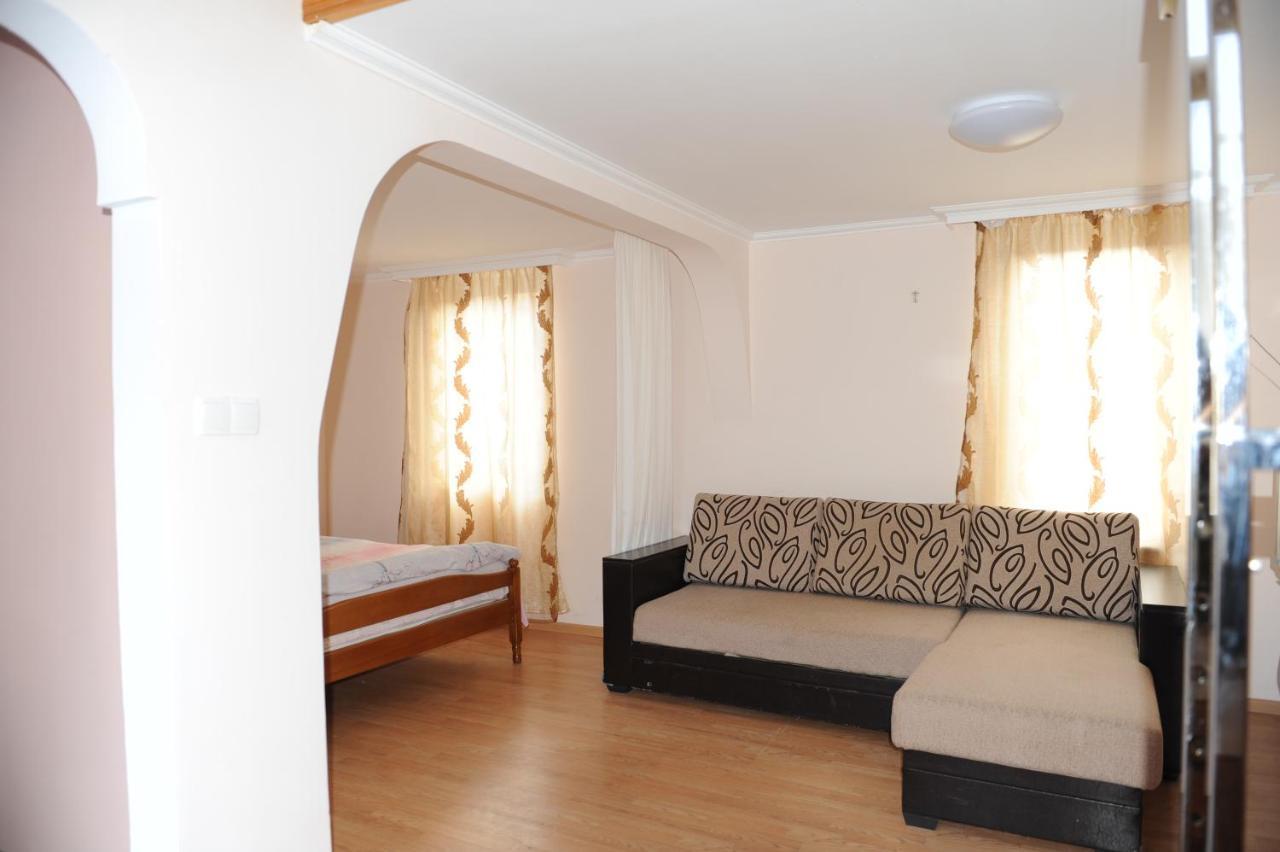 Apartment On Prospekt Mira 71 수쿰 외부 사진