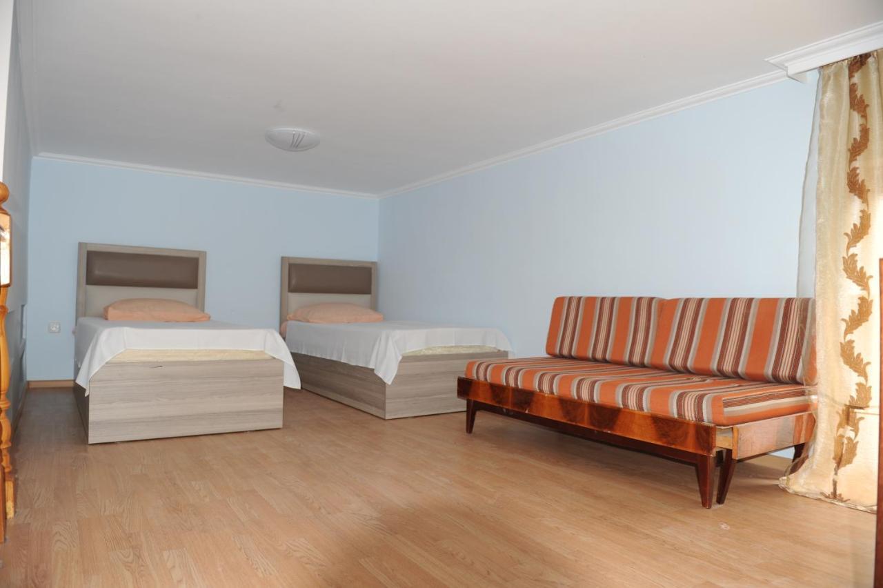 Apartment On Prospekt Mira 71 수쿰 외부 사진