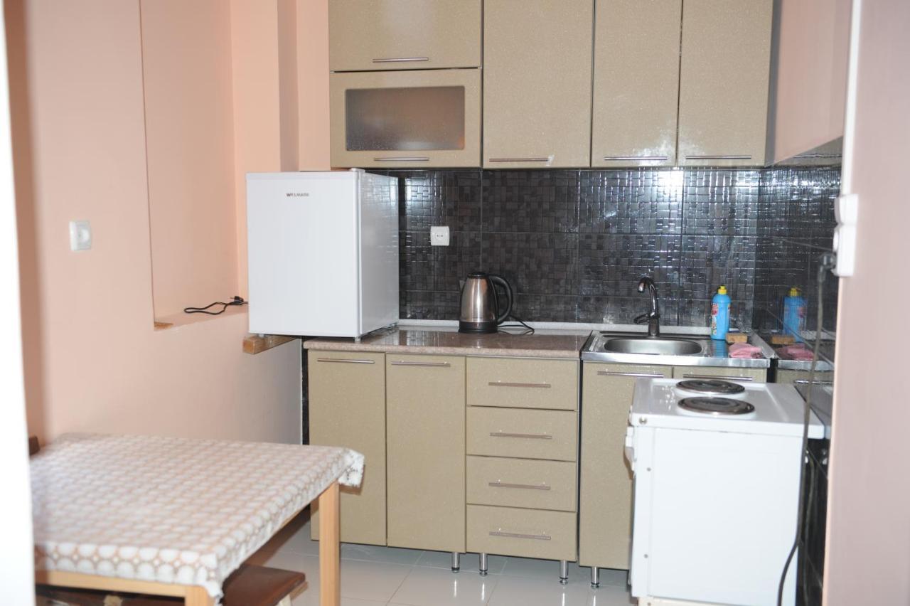 Apartment On Prospekt Mira 71 수쿰 외부 사진